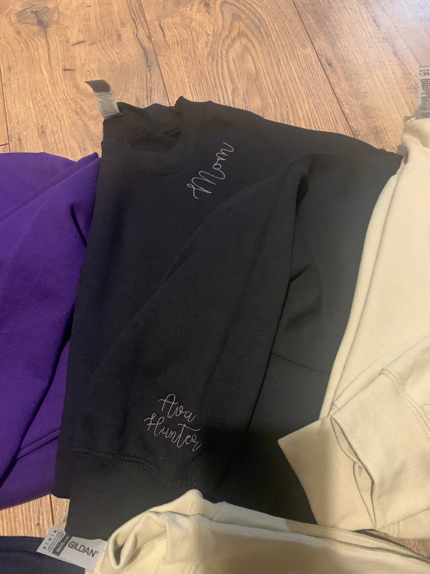 Mama collar with names on the sleeve