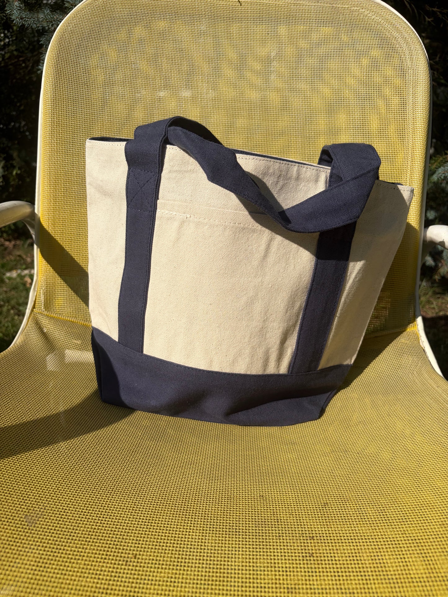Small canvas tote with front pocket and zipper