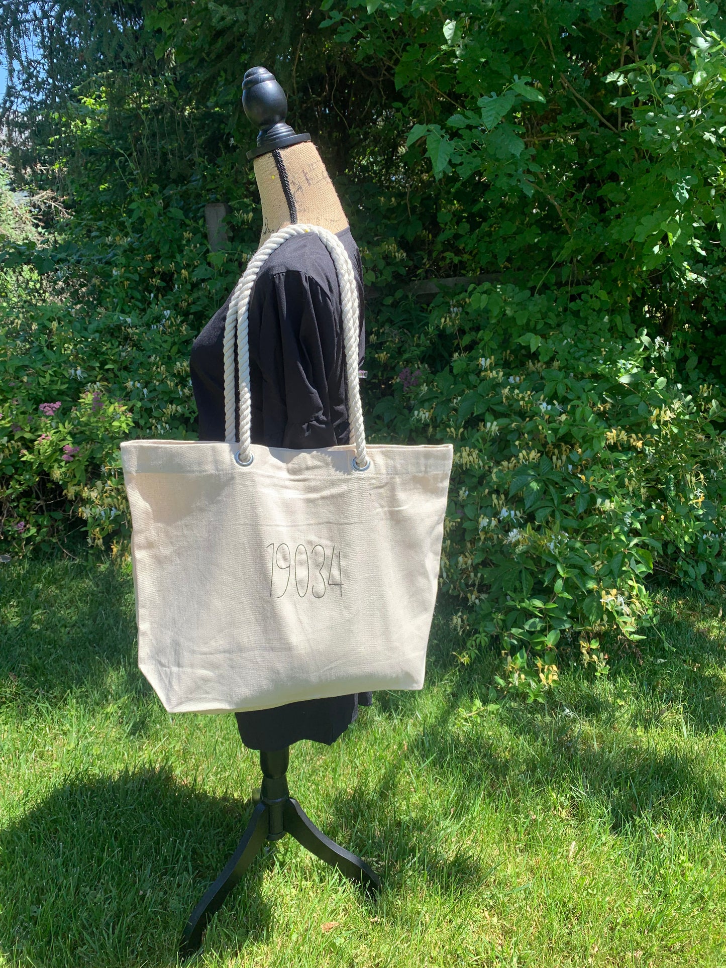 Zip code tote